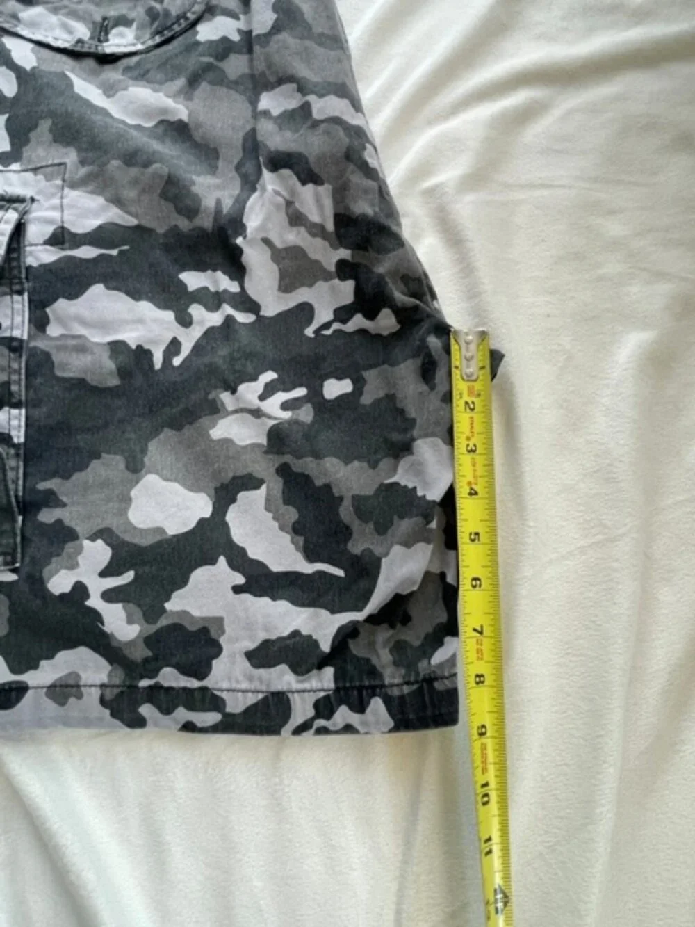 Levi Strauss & Co. Men's Vintage Cargo Short Pants, Black Camo, Size 40